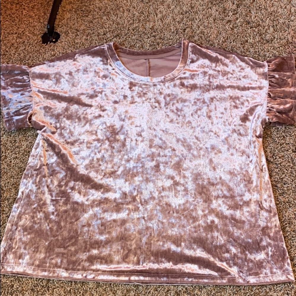 Short ruffled sleeve velvet top
